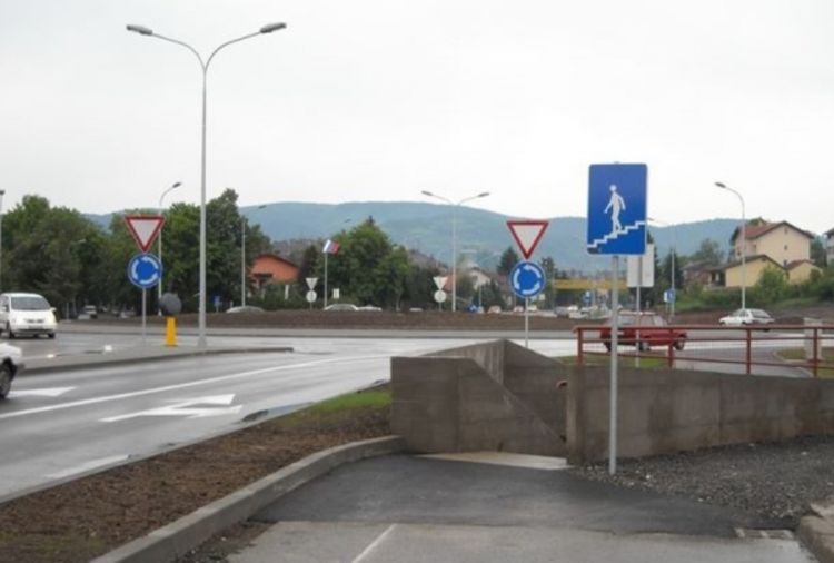 Dvije identične saobraćajke ne kružnom toku u banjalučkom naselju Petrićevac