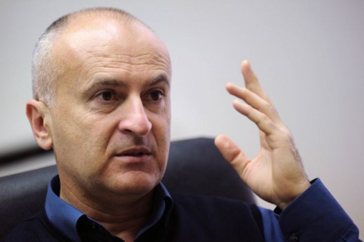 Matić: Smeta im ćirilica kao pismo, ali ne i ćirilica cajki