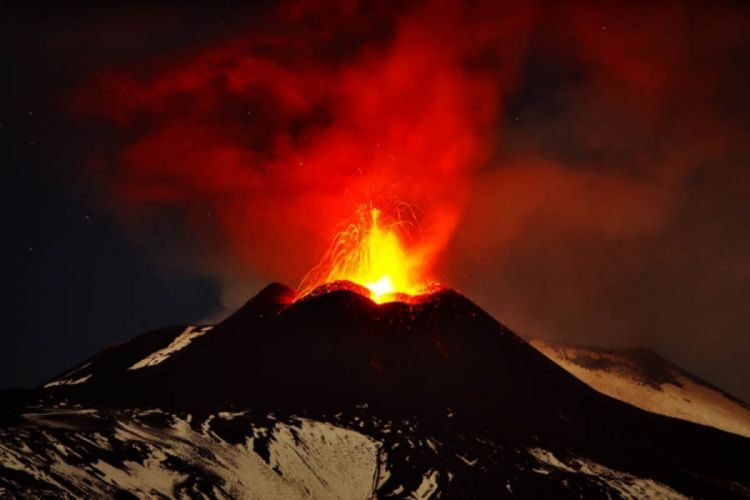 Pogledajte: Etna izbacuje lavu 600 metara u vazduh
