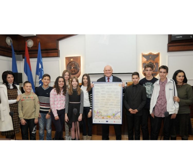 Traže defektologe u školama