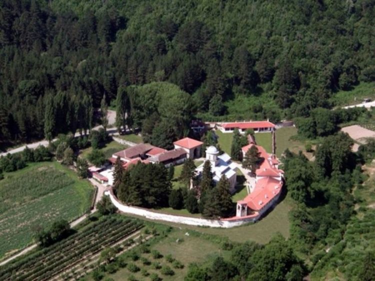 Albanci htjeli da zapale manastir Dečani, sad tvrde da je njihov