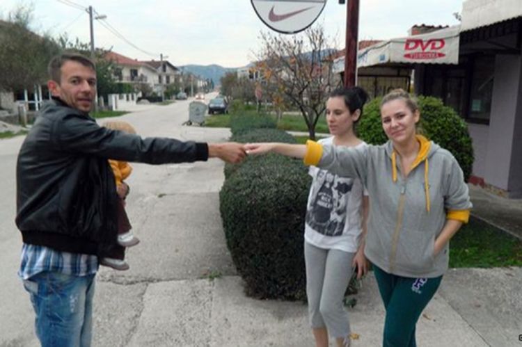 Granica između BiH i EU nasred ulice u Metkoviću