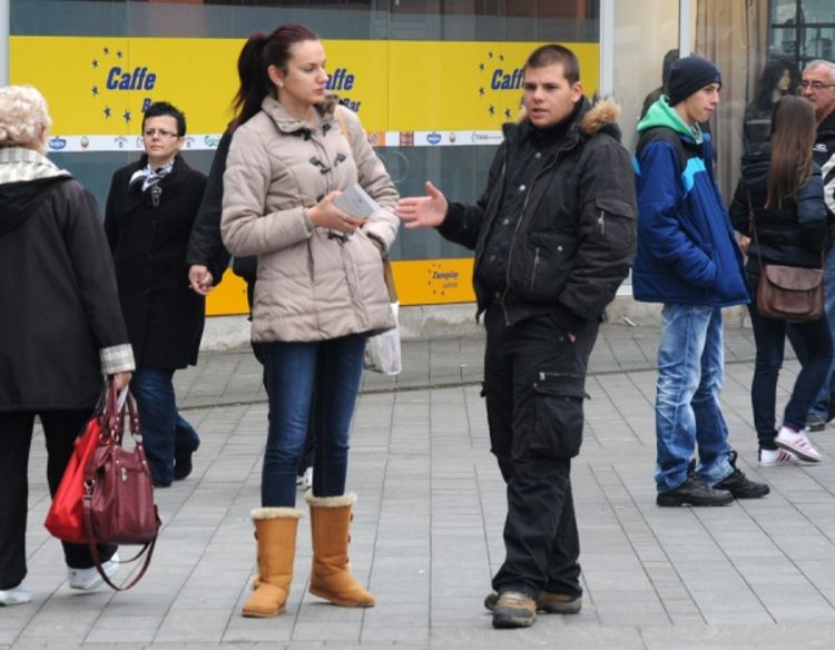 Banjaluka: Sporne čestitke se ponovo prodaju na Trgu Krajine