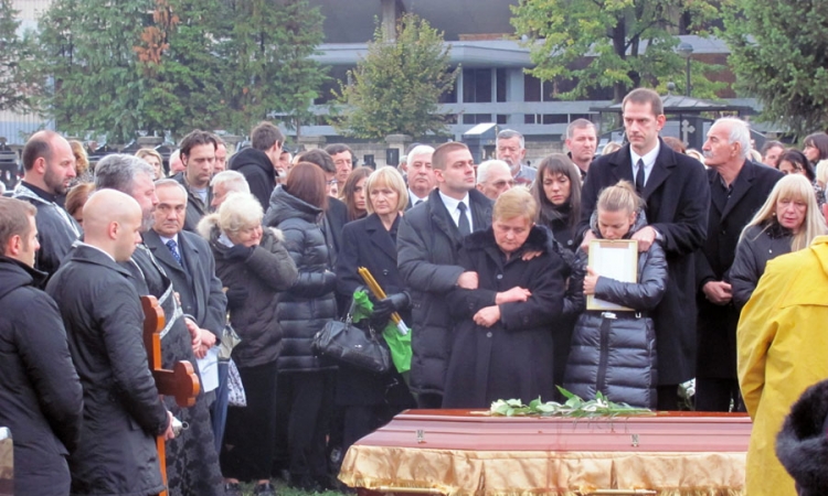 Sahranjen Risto Kozomara