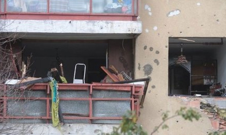 Stanje povrijeđene žene u eksploziji na Dobrinji biće poznato nakon 24 sata
