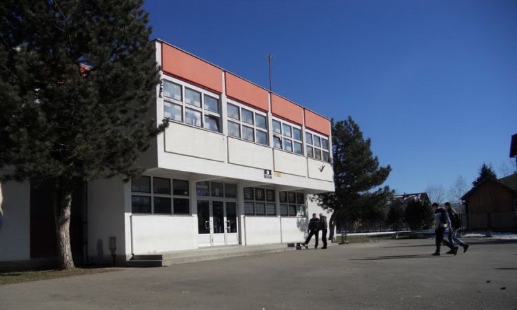 Čelinac: Povrijeđena u holu škole