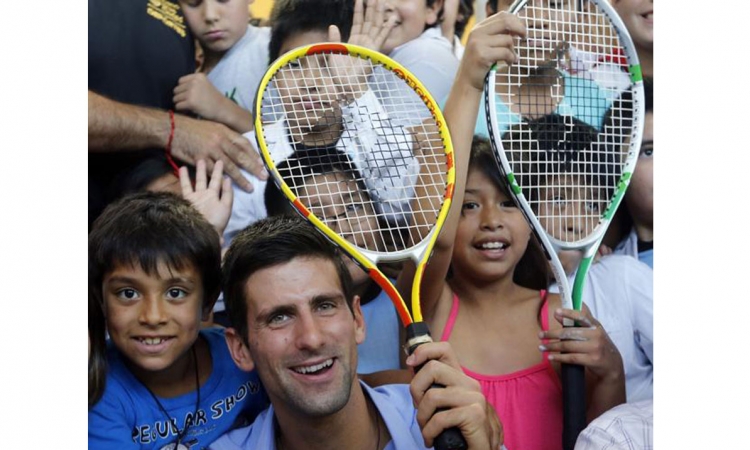 Novak oduševio mališane