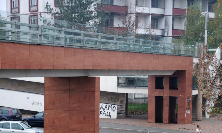 Pasarela na meti vandala
