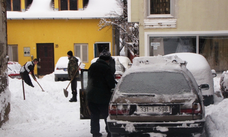Snijeg prekinuo električne vodove