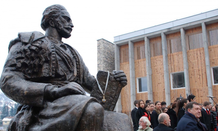 Andrićgrad: Otkriven spomenik Njegošu