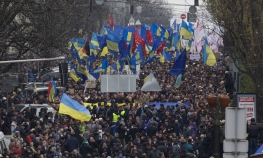 Desetine hiljada demonstranata, policija se povukla