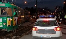 Drama u Sarajevu: Tri djevojke bacile suzavac u tramvaju, ljudi ...