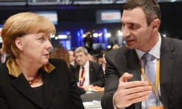  Špigel: Merkelova se bori za Klička
