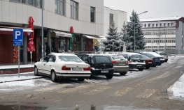 Polupana stakla na kancelariji SDA