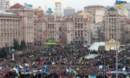 Oko 100.000 ljudi na protestu protiv vlade u Kijevu