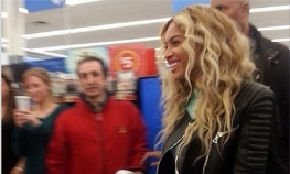  Bijonse u supermarketu dijelila božićne poklone kupcima