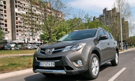 Pouzdani i praktični: Toyota RAV4 2.2 D-CAT AWD Executive AT i MT