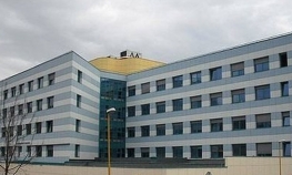 Preminuo dječak koji je pao s trećeg sprata zgrade u Kalesiji