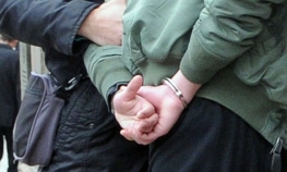 Pravio lom u kafani pa tukao policajce