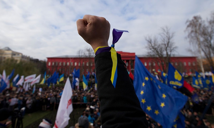 Haos u Kijevu: Demonstranti vladine zgrade drže u blokadi