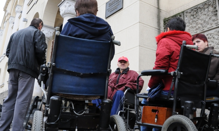 Daju otkaze da bi njegovale supruge s teškim invaliditetom