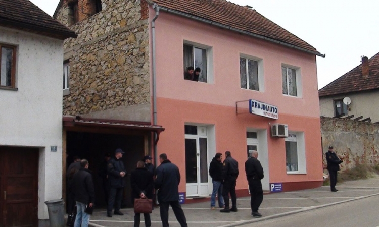 Deložirani iz kuće zbog kockarskih dugova svekra