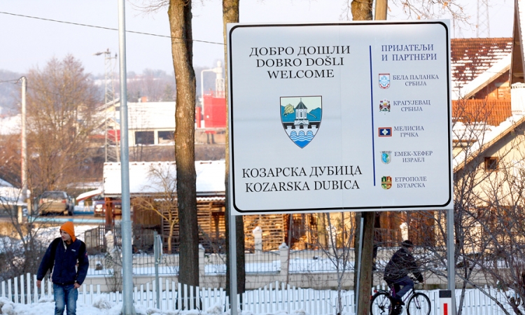 Učenicu pokušao  namamiti u auto?
