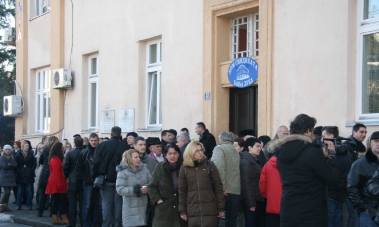 Sindikalci u protestnoj šetnji prema zgradi NSRS