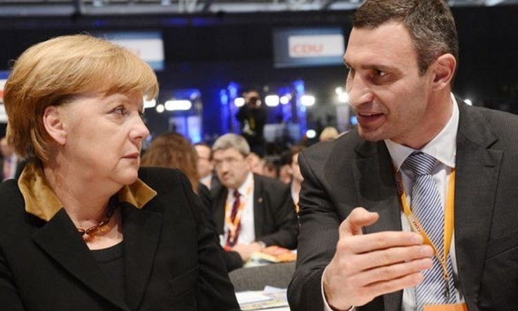  Špigel: Merkelova se bori za Klička