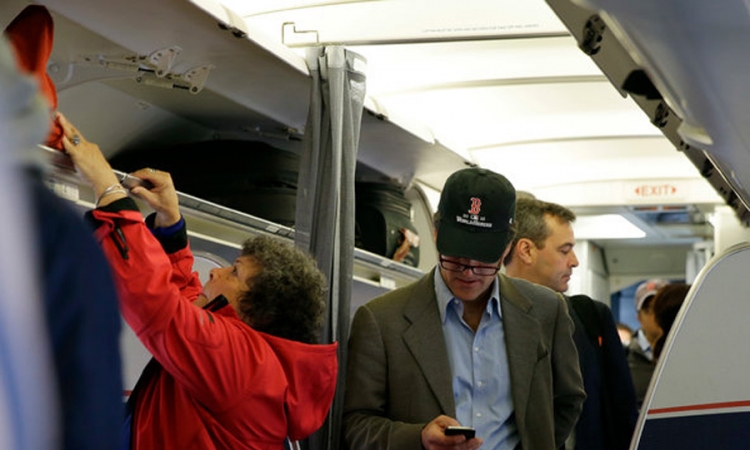 EU će odobriti korištenje mobitela u avionima