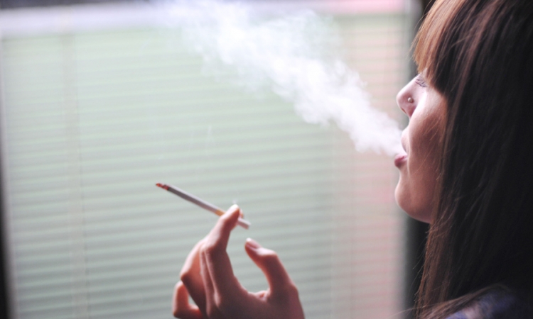 Sve više žena poseže za cigaretama