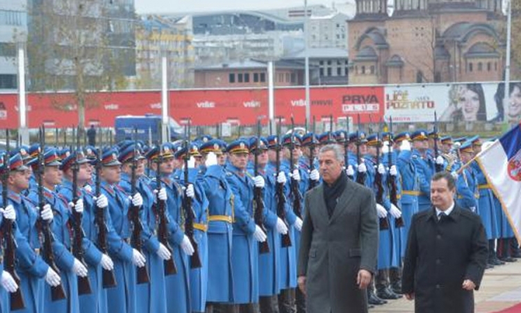 Đukanović polaže vijenac na spomen ploču Zoranu Đinđiću