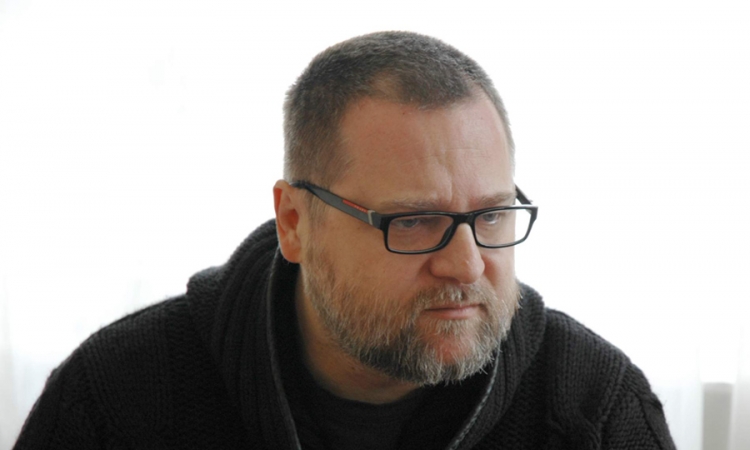 Nikola Pejaković, reditelj, o komadu "Ožalošćena porodica"