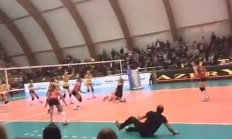 Kad proradi adrenalin na odbojci: Pogledajte najluđeg trenera u akciji