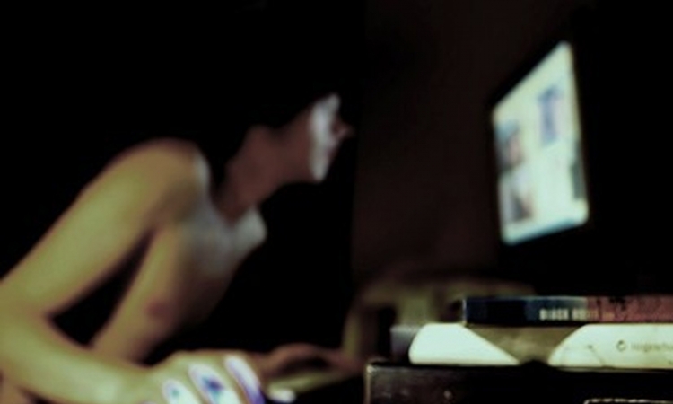 Dobili po 250 evra kazne zbog gledanja pornografije na internetu