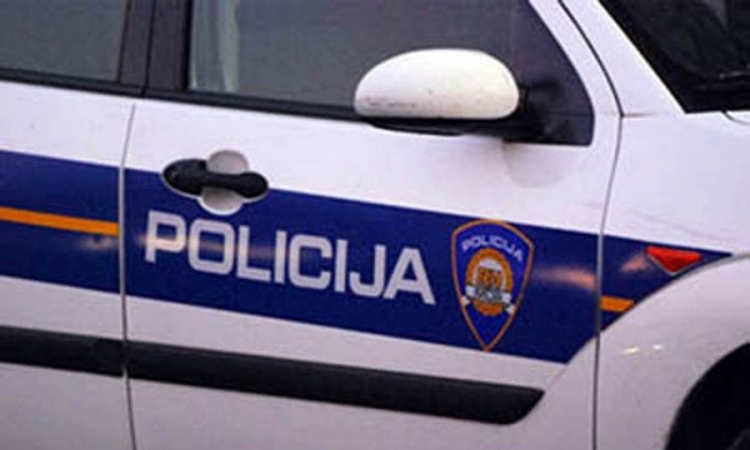 Dva lica poginula na autoputu