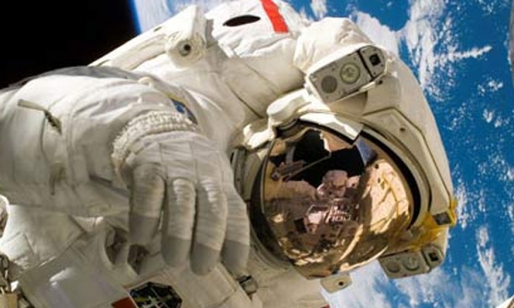 Astronauti krenuli u rijetku šetnju po svemiru na Badnji dan
