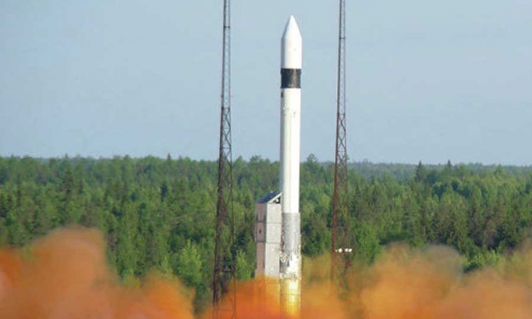 Rusi lansirali 3 vojna satelita