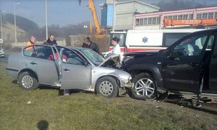 U sudaru 4 vozila jedno lice poginulo, osmoro povrijeđenih