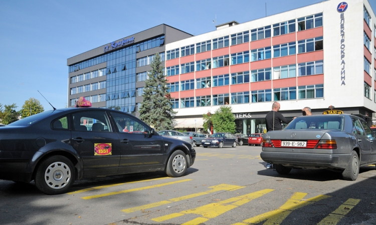 U Banjaluci sve po starom: Duple cijene taksija za Novu godinu