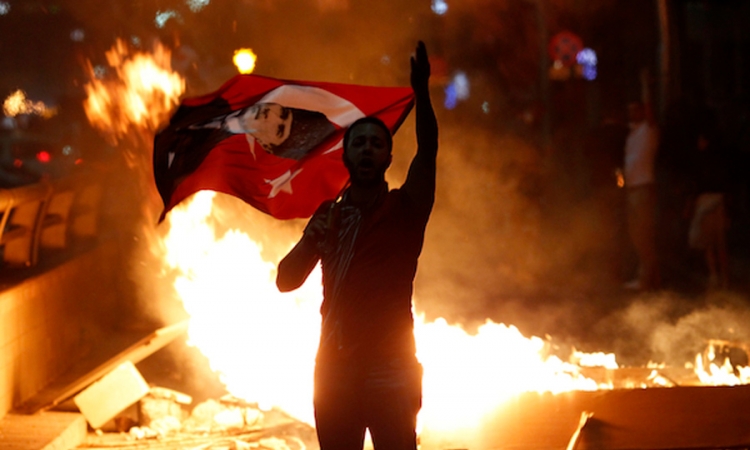 Vodenim topovima i suzavcem na demonstrante u Turskoj