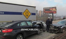 Četiri osobe povrijeđene u sudaru tri automobila i kamiona