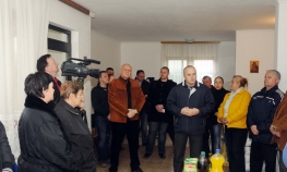 Pomoć stigla  za deset porodica u Motikama