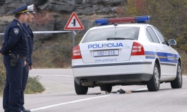 Ilegalac iz BiH bježao od policije, ukrao auto i sletio s ceste