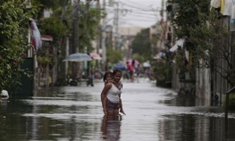 Nestalo dvoje ljudi u poplavama na Filipinima