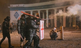 Demonstranti u Ukrajini koriste katapult protiv policije