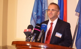 U Srpskoj radi oko 5.000 službenika i namještenika