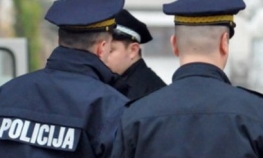 Bačena eksplozivna naprava na automobil