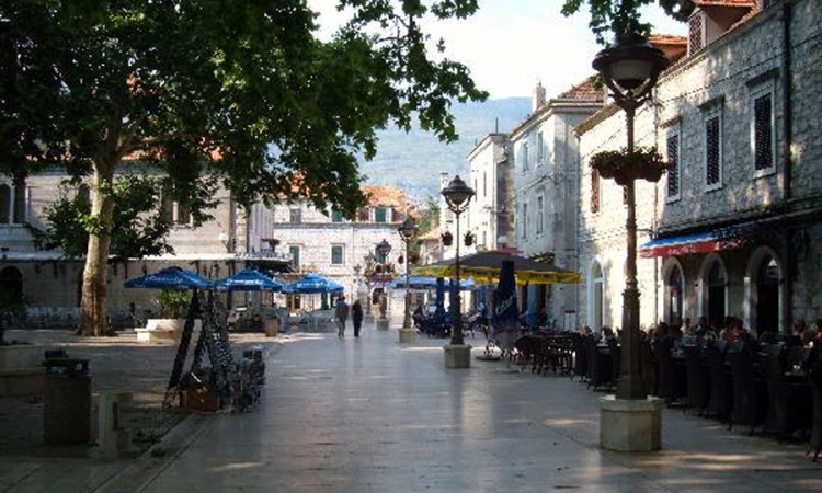 Tri minuta iz ponoći rođena prva beba u Srpskoj