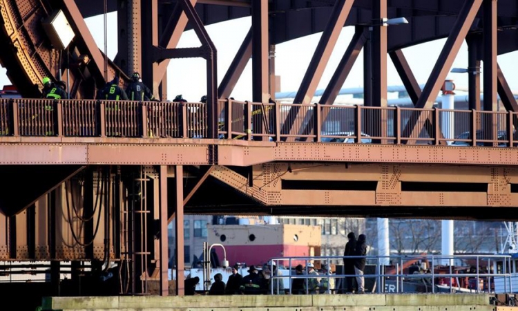 Ženu priklještio pokretni most u Bostonu